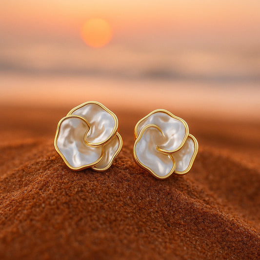 Cynthia | Aretes dorados con perlas