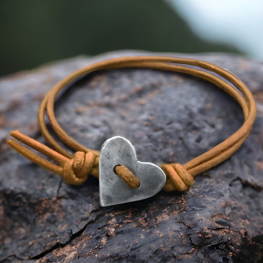 Syra - Pulsera con charm corazón rústico